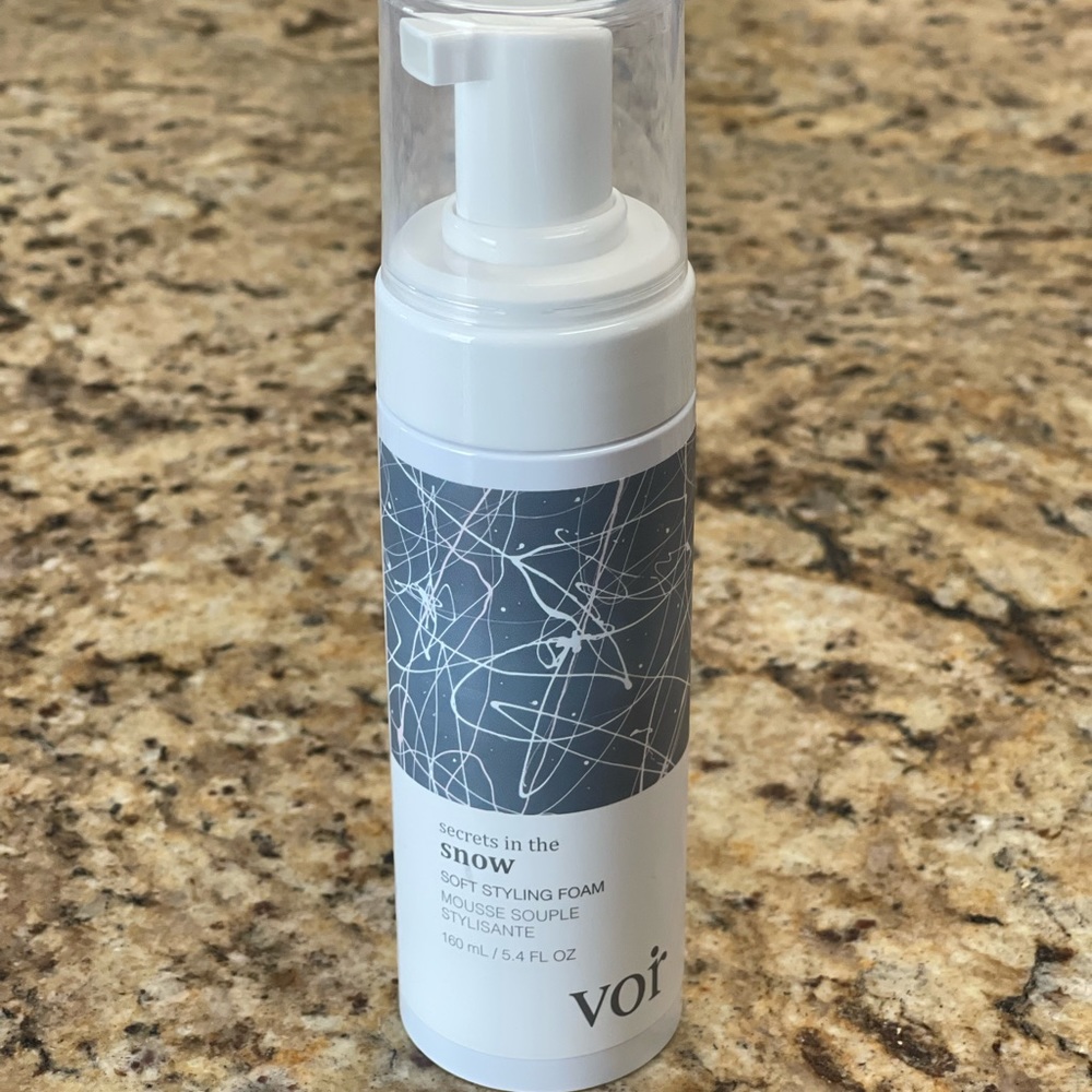 Voir Secrets in the Snow Soft Styling Foam